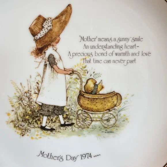 Holly Hobbie Mother’s Day Plate - Picture 2 of 8